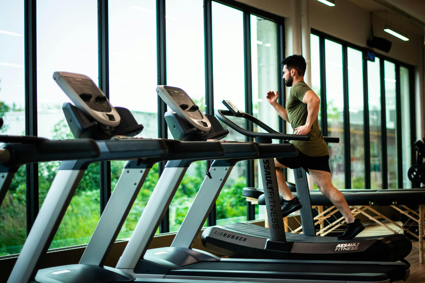Home Gym vs Commercial Gym: Which One Makes More Sense for You?