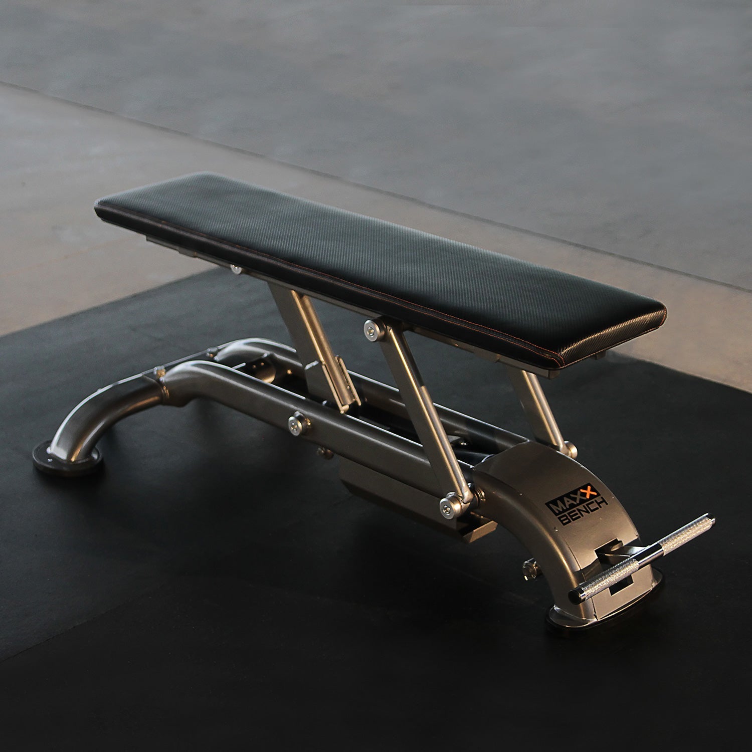 MAXX BENCH Flat Bench with Wheel Set
