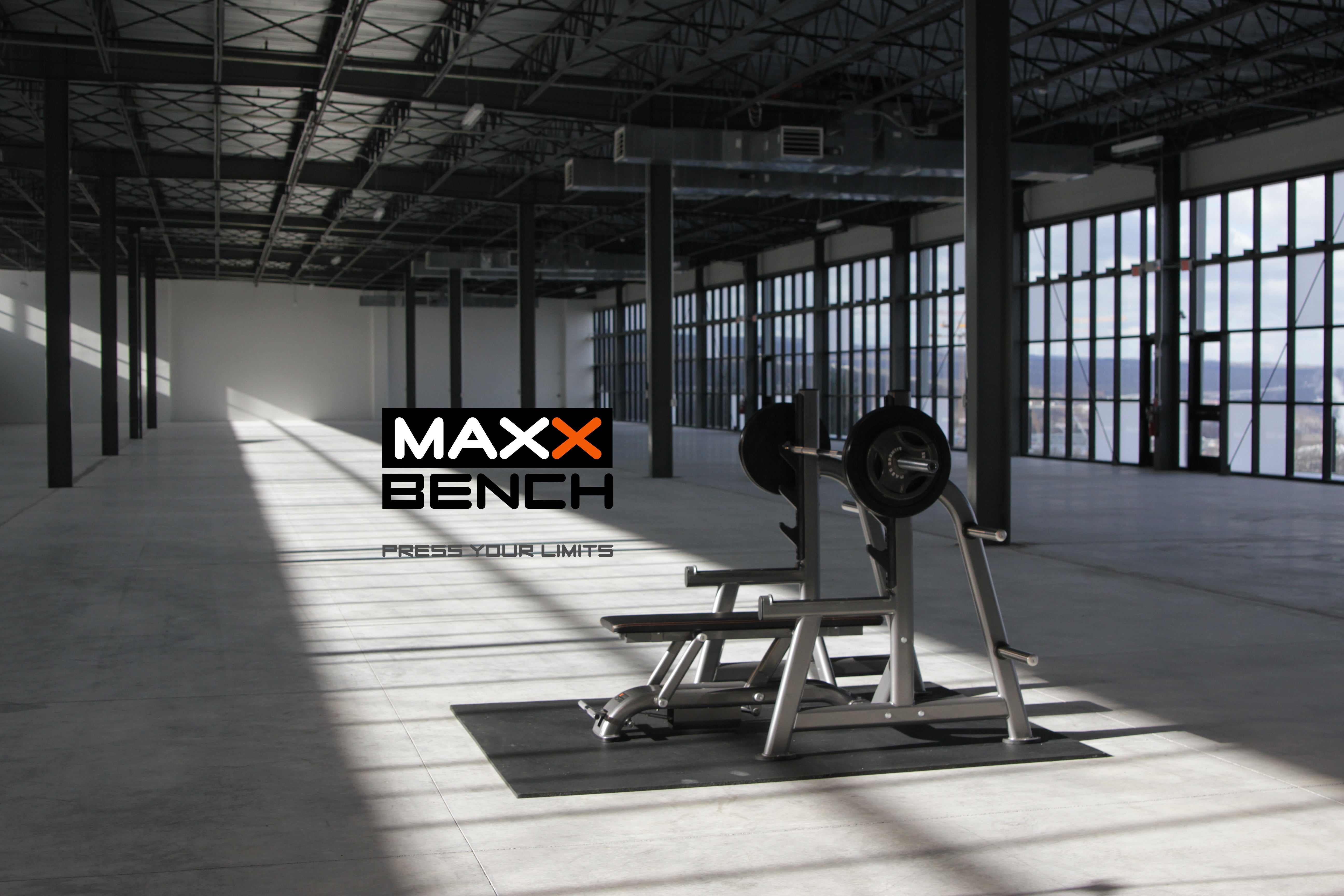 MAXX BENCH Flat Bench with Wheel Set